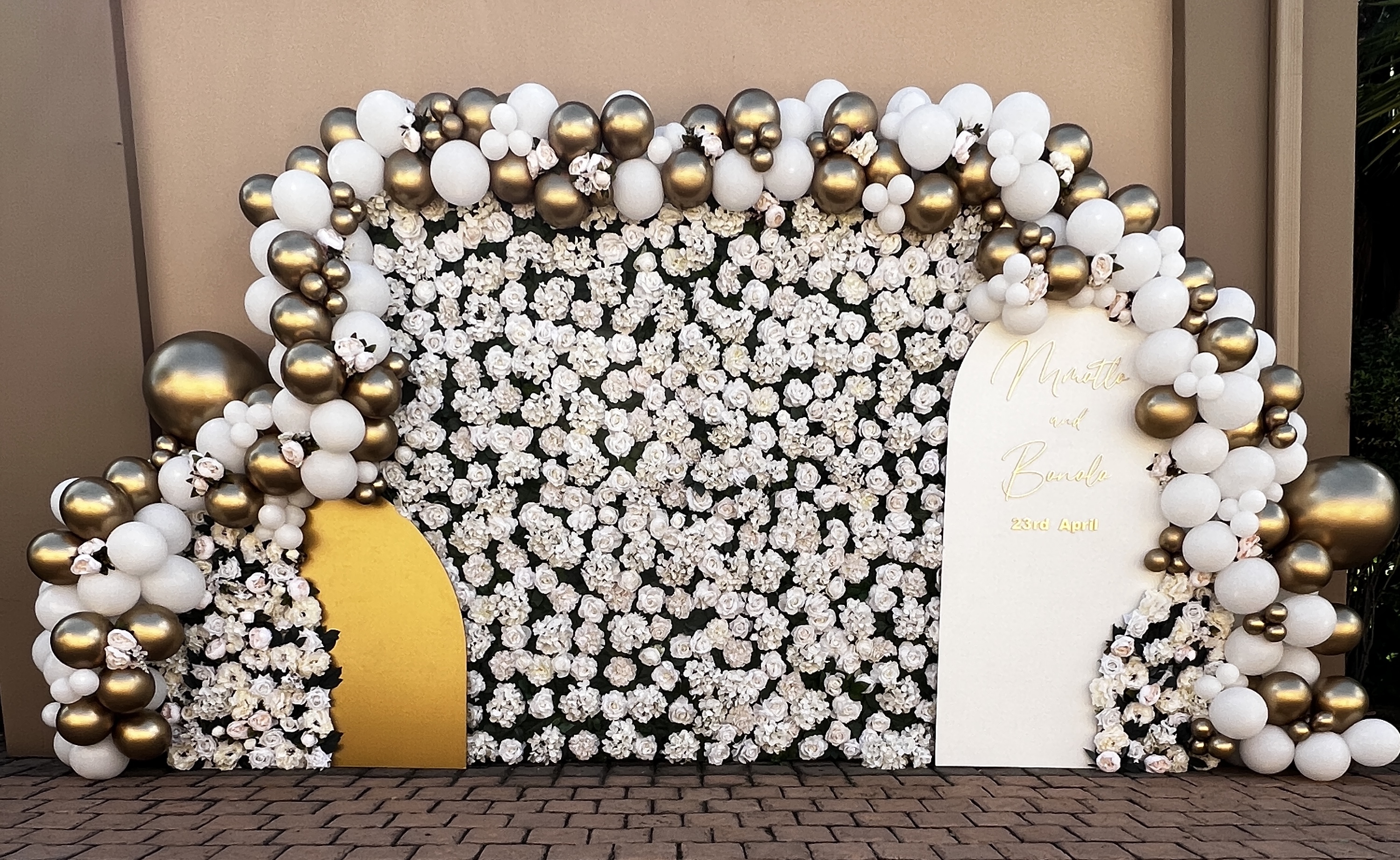 flower-wall-with-panel-backdrop-and-balloons